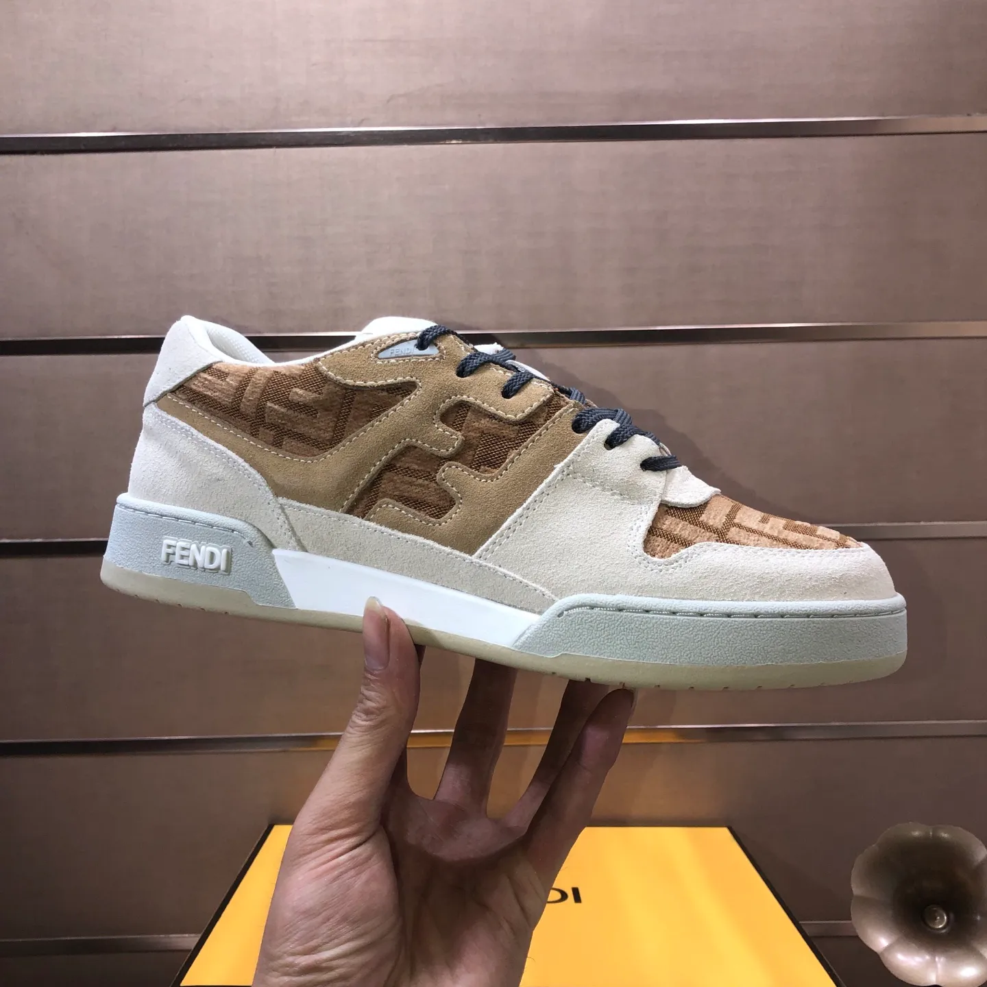 Men's men's shoes 💰600💰 Fendi 2023 latest couple model 🔥 Many 💑 stars have the same style FD match Original one-to-one replica Designer Kim Jones's first sneaker fendi match and Donkey brand Trainer basketball sneakers Material: Original silk leather Lining: Breathable mesh Packaging: Original 1:1 matching high-end packaging Size: Female 35-40 Male 38-44 (45 46. Custom-made (no return or exchange)